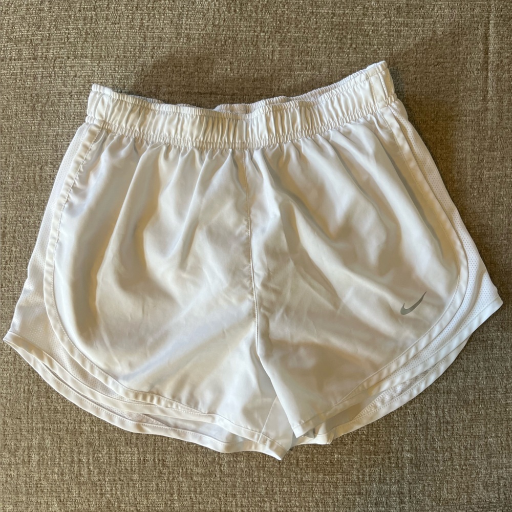 Women’s Nike Tempo Dri-FIT running shorts (White)
